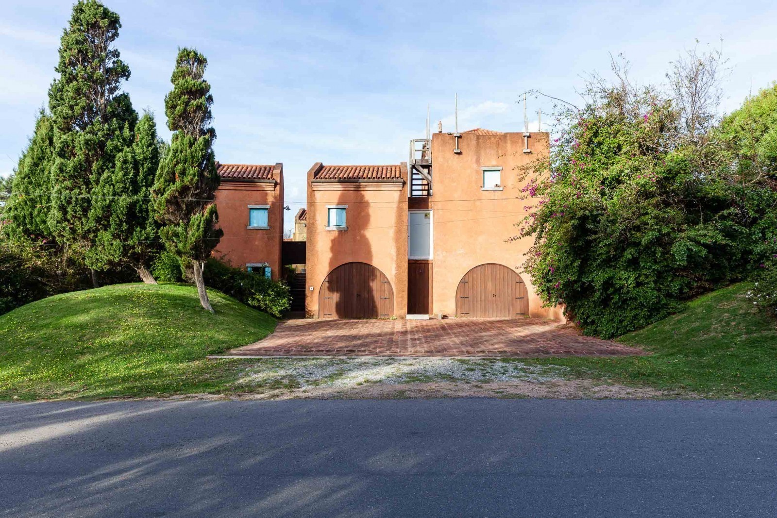 Casa de cinco dormitorios en alquiler en Montoya